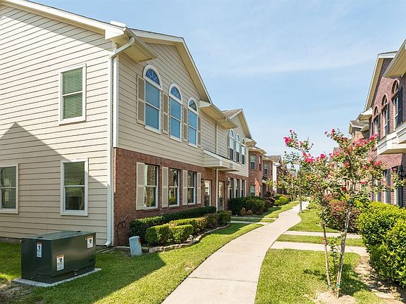 3rd image of 2027 Kemah Village Dr