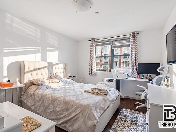 4th image of 30-98 14th St #2B