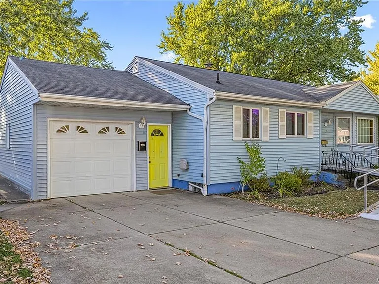 110 Rosemont Dr — Photo 2