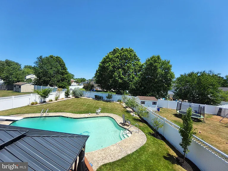 504 Parliament Rd — Photo 3
