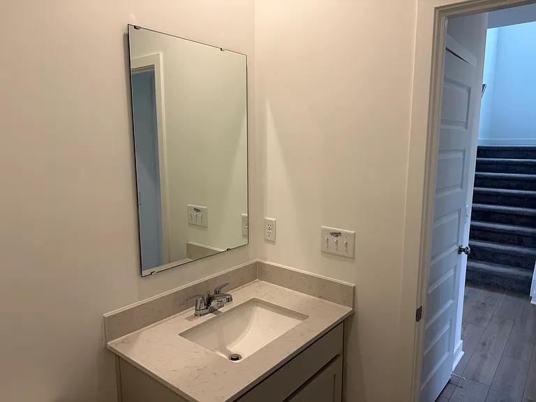 411 Eisenhower St — Photo 8