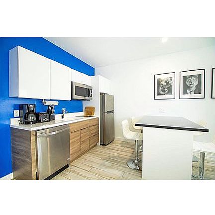 5th image of 1560 Meridian Ave APT 103
