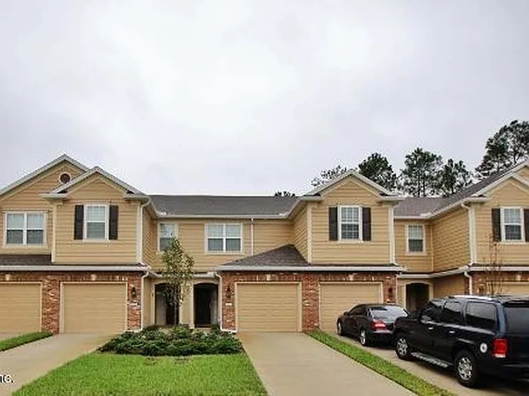 6803 Roundleaf Dr — Photo 10