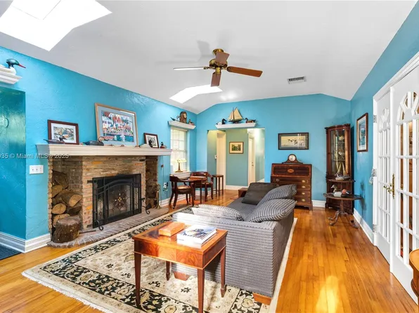 4160 Lybyer Ave, Miami, FL 33133