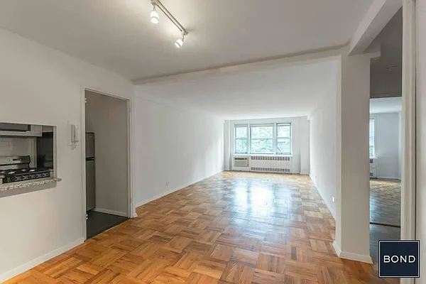 Rented by Bond New York | media 29