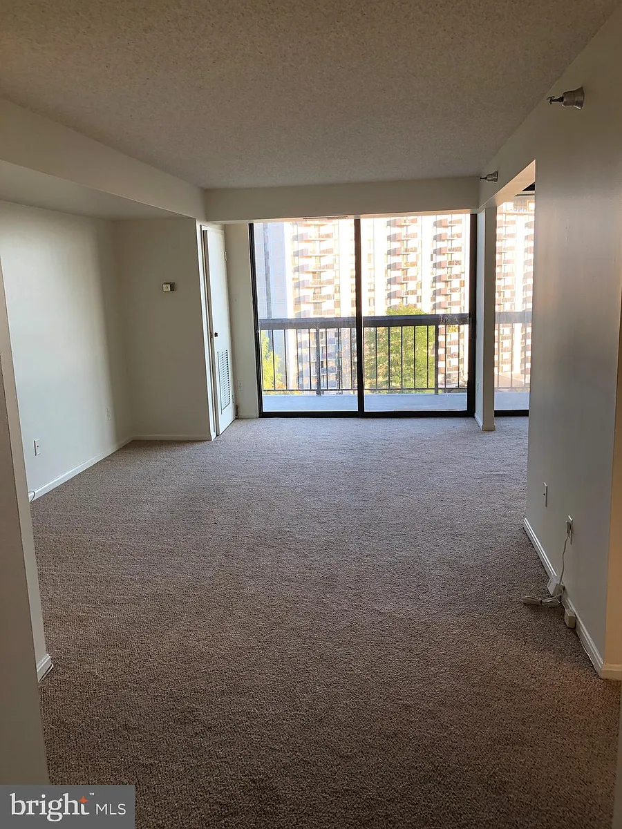 Building Photo - 7401 Westlake Ter #1005