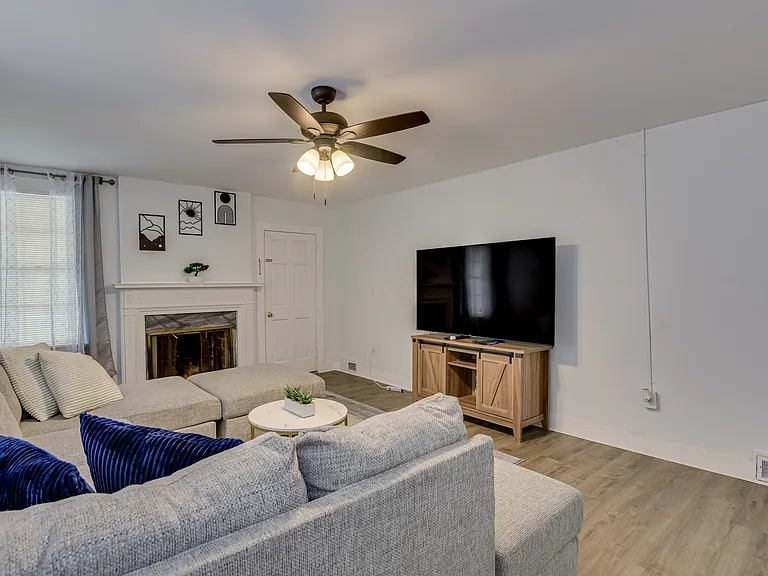 714 Hickman Rd — Photo 5