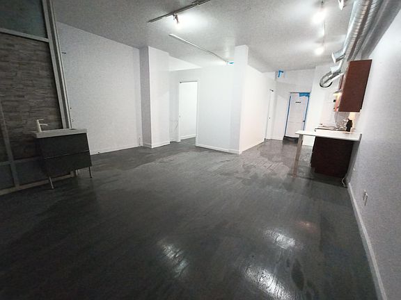4th image of 3922 N Ashland Ave Ste 1