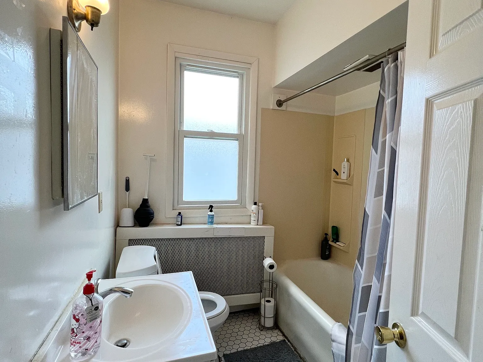 5 bed, 1.5 bath, 1500 sqft, $575 — Photo 4