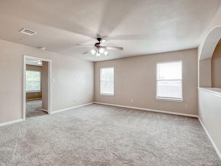 211 Hanstrom Dr — Photo 21