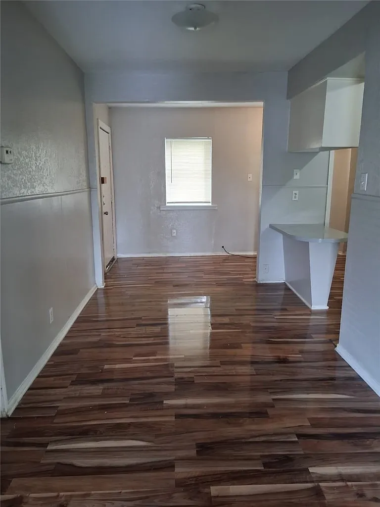 2 bed, 1.0 bath, 856 sqft, $1,250 — Photo 3