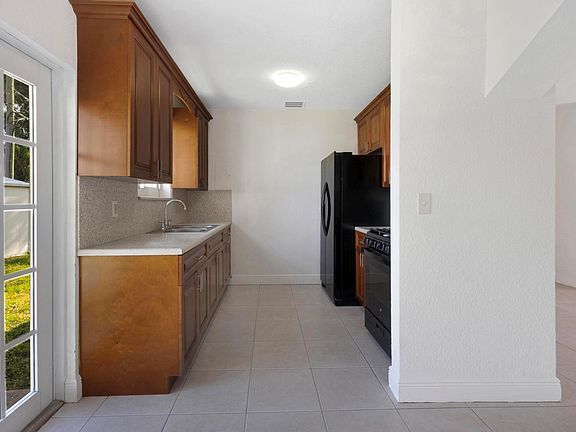 5th image of 585 NW 182nd Terrace