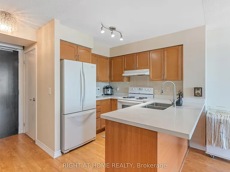 231 Fort York Blvd #1807 — Photo 11