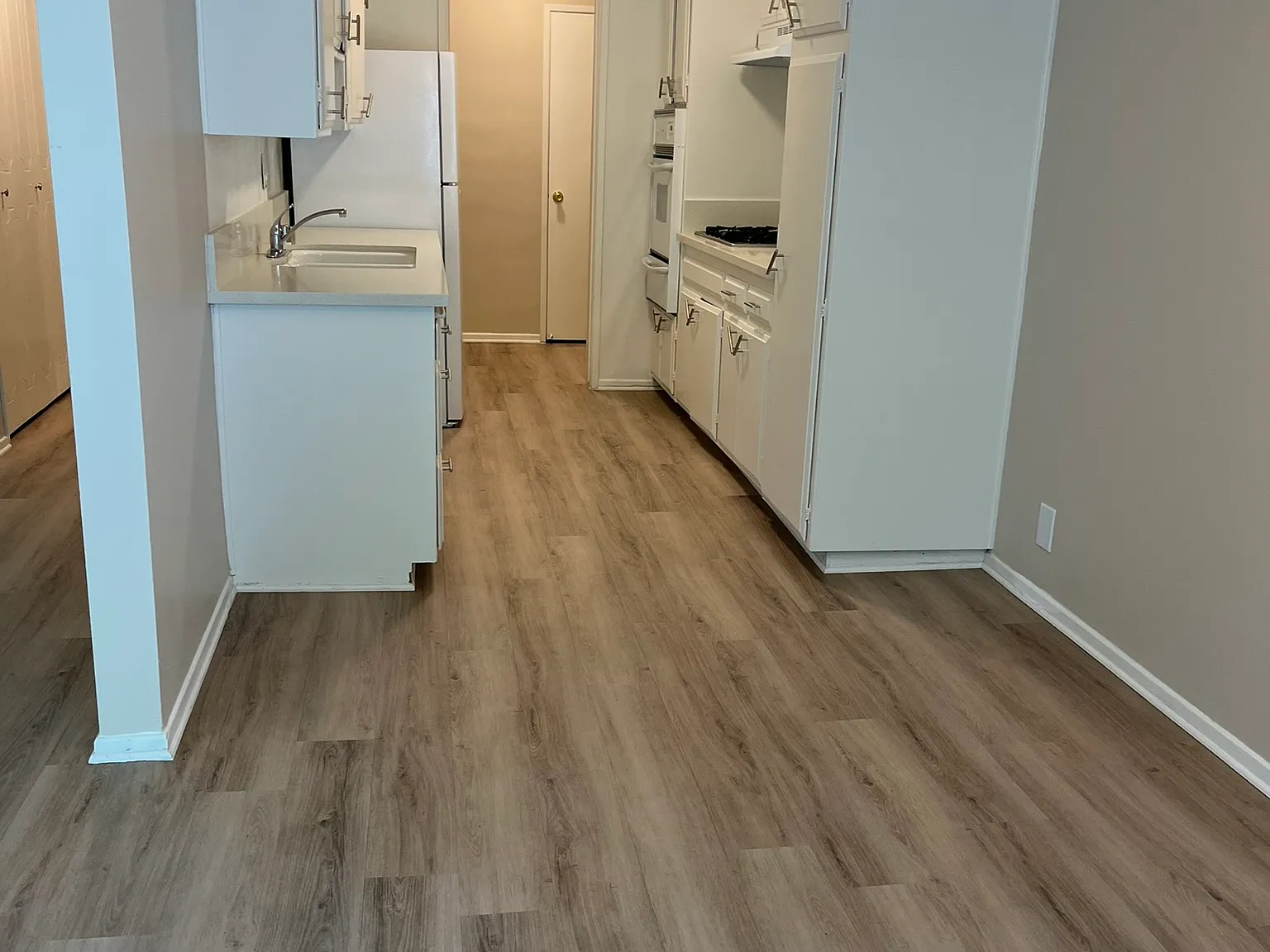 Le Baron Apartments — Photo 3