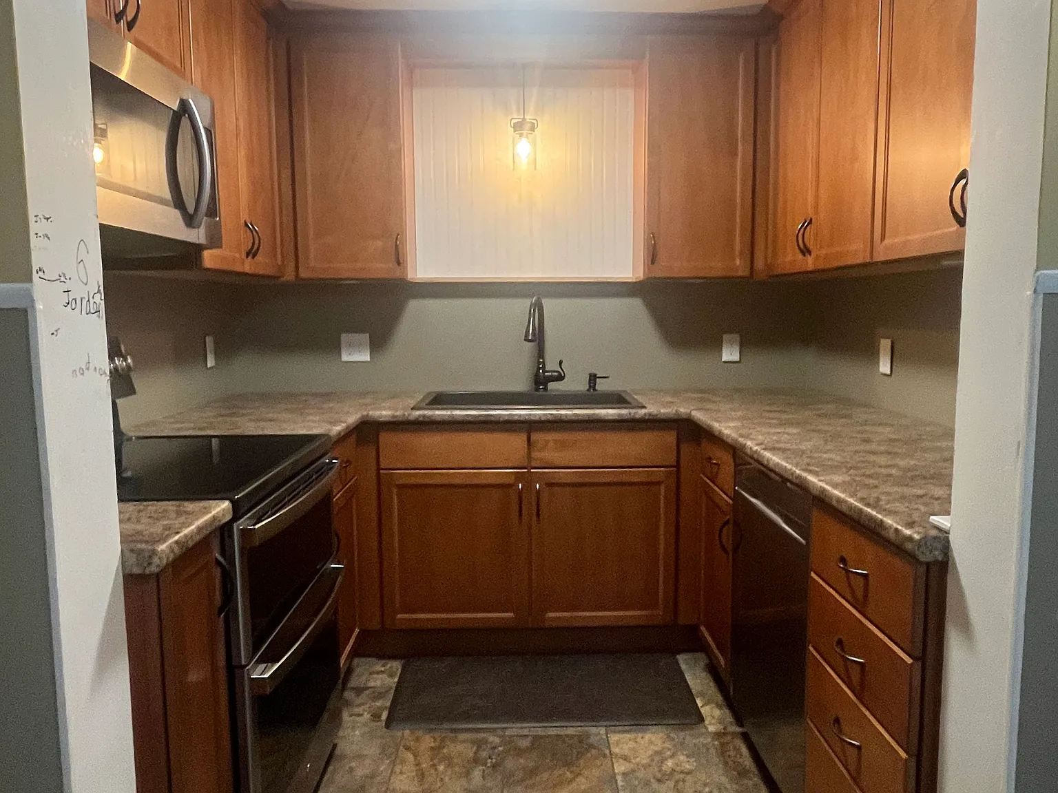 3 bed, 1200 sqft, $2,000 — Photo 3