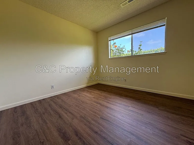 938 Estrada Ct — Photo 15