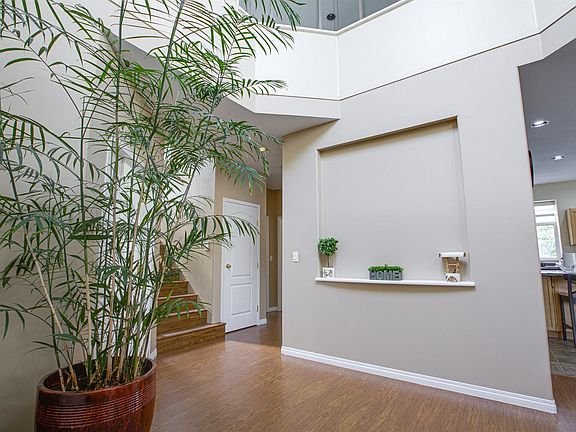 3rd image of 1077 Riverside Dr