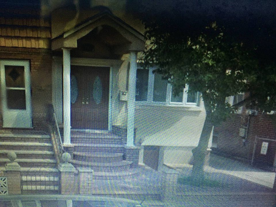 1st image of 931 E 89th St