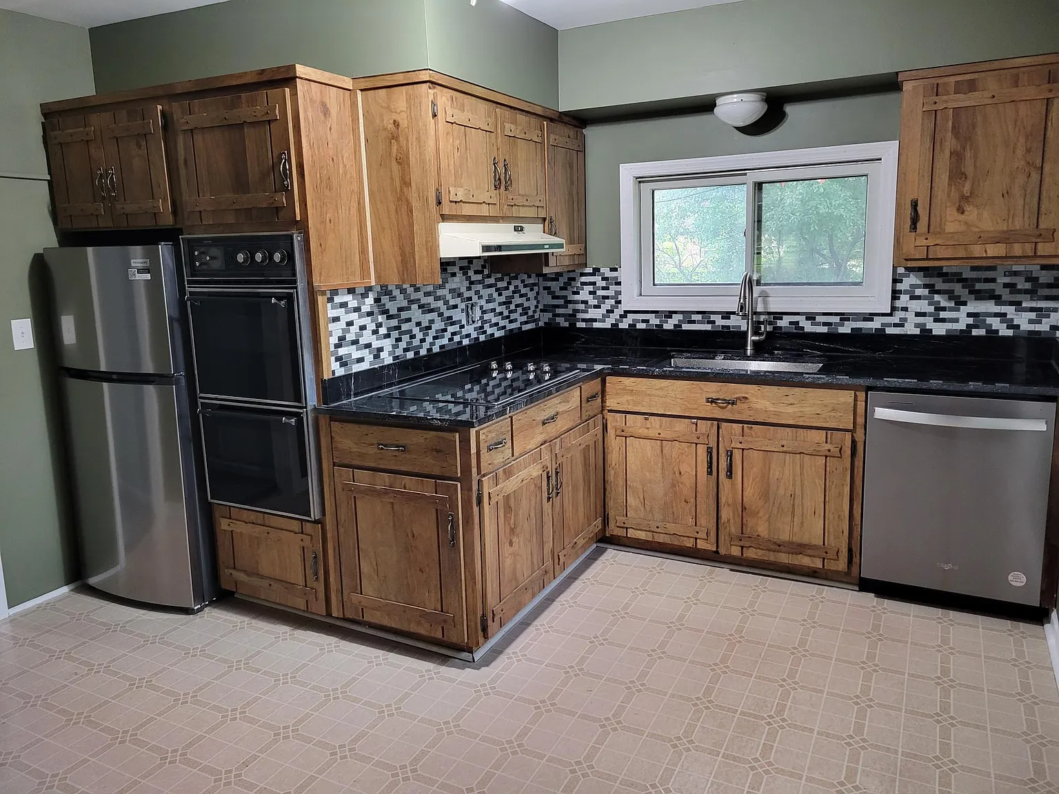 2 bed, 1000 sqft, $1,800 — Photo 4