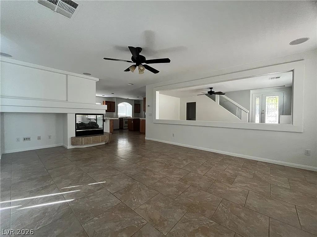 4 bed, 2.5 bath, 2459 sqft, $2,545 — Photo 4