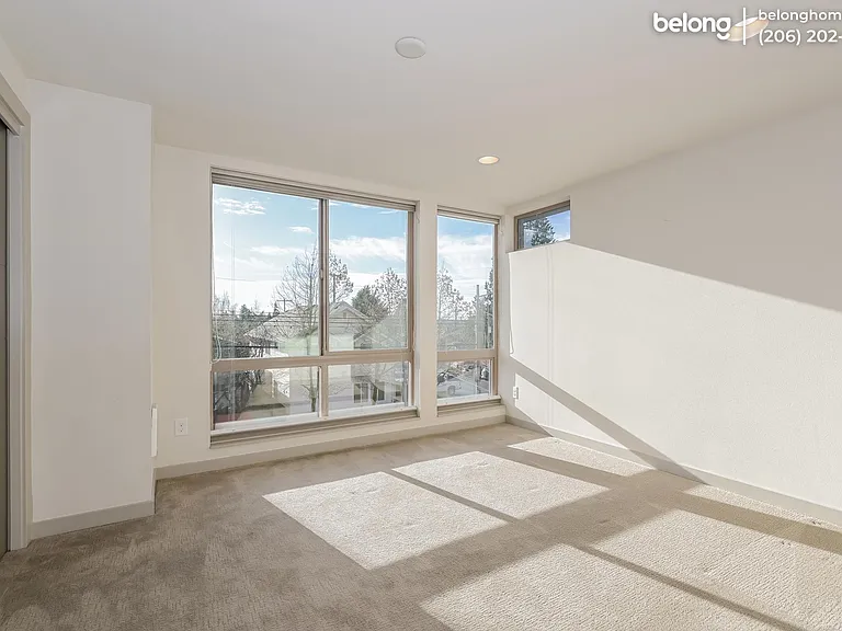 504 N 105th St — Photo 16
