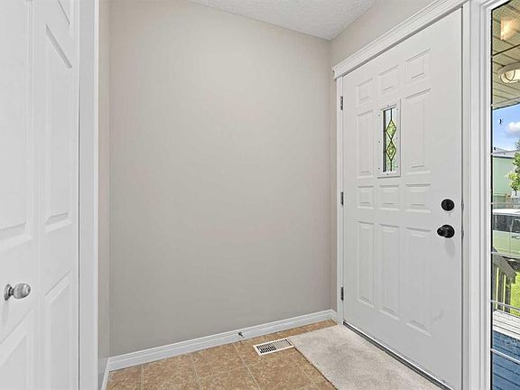 3rd image of 28 S Saddlebrook Gdns NE