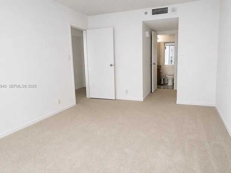 7601 E Treasure Dr #910 — Photo 11