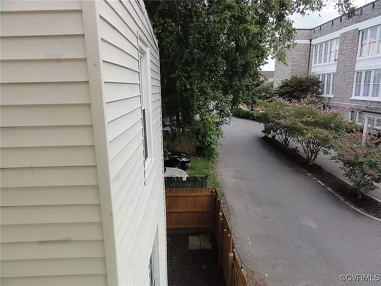 2512 E Leigh St — Photo 20