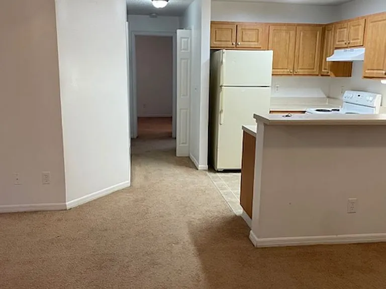6052 Westgate Dr #102 — Photo 6