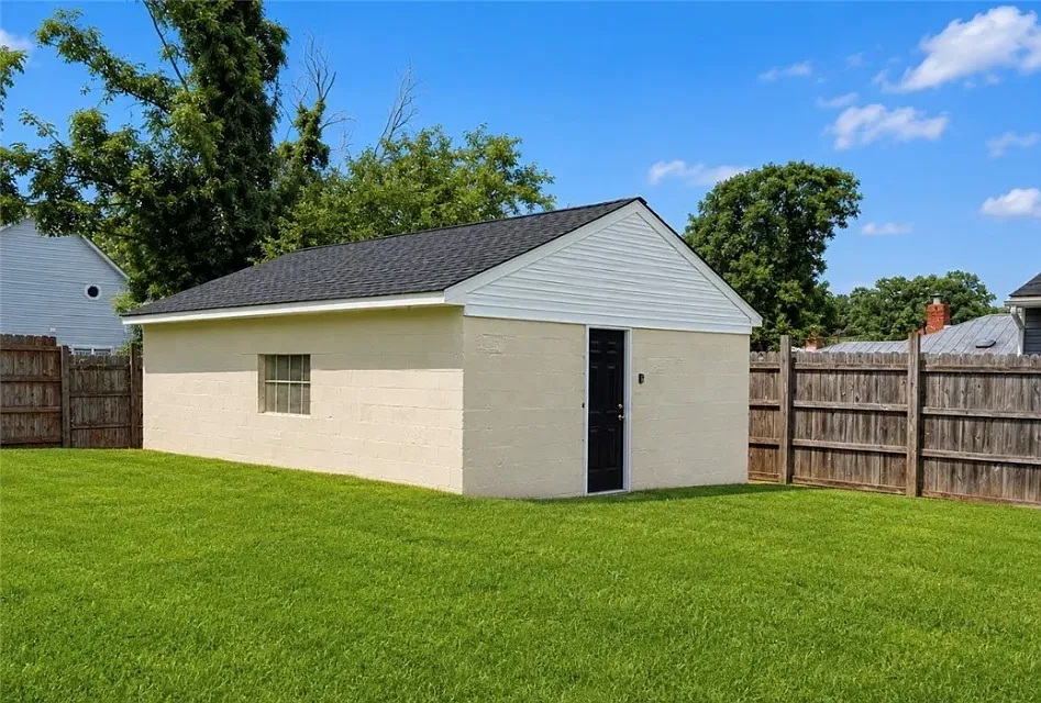 3 bed, 1600 sqft, $2,250 — Photo 2