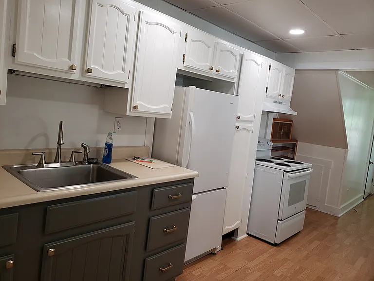 251 Locust St — Photo 4