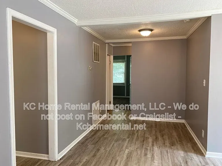 704 NE 45th Ter — Photo 15