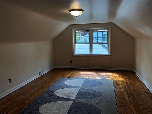 3rd image of 2751 Oak Park Blvd