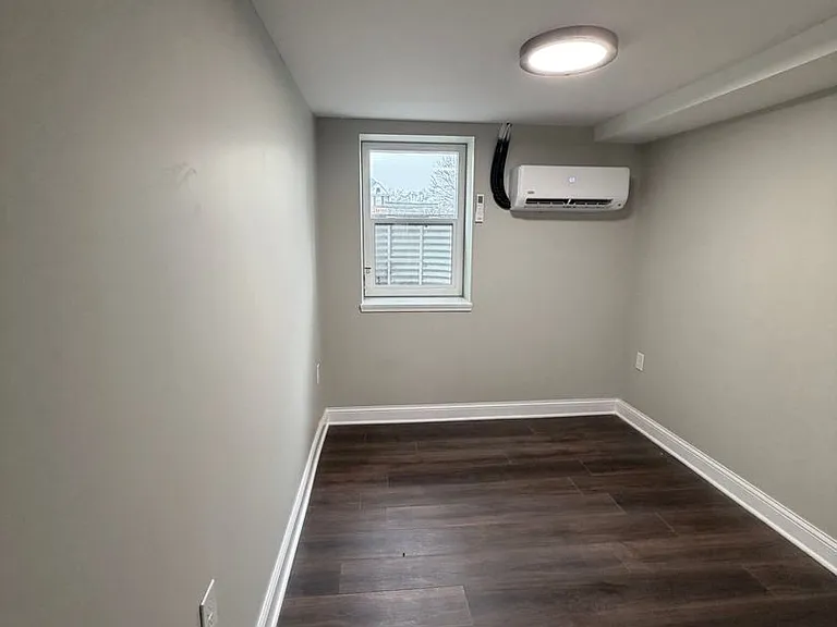 445 E Grand Blvd — Photo 14