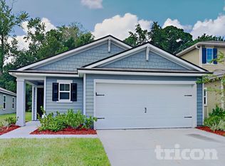 8048 Meadow Walk Ln, Jacksonville, FL 32256