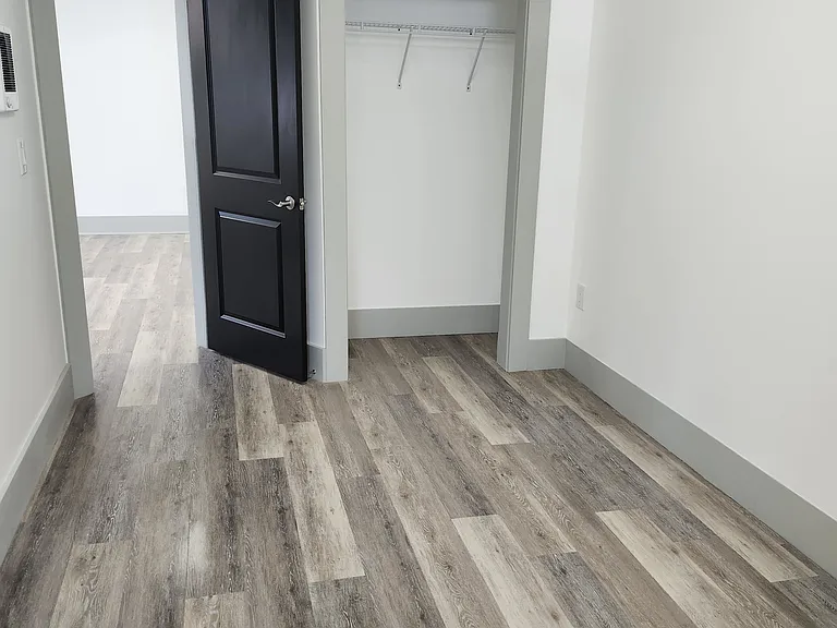 102 Franklin St #4 — Photo 3
