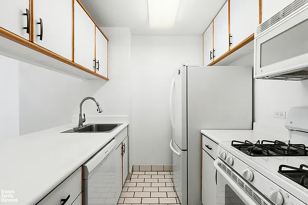 Rented by Brown Harris Stevens | media 16