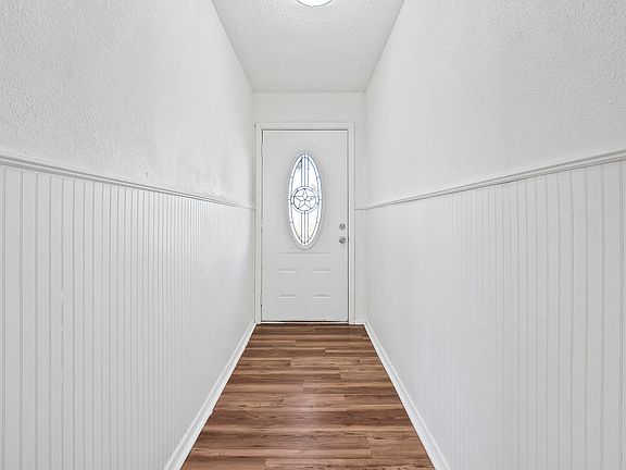 3rd image of 909 Bradley St