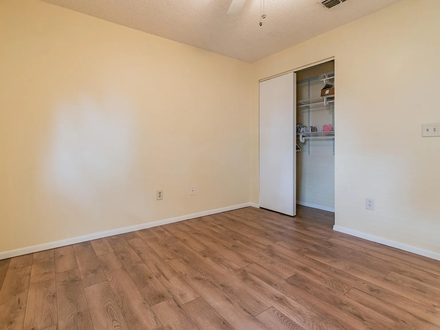 2 bed, 900 sqft, $1,600 — Photo 3