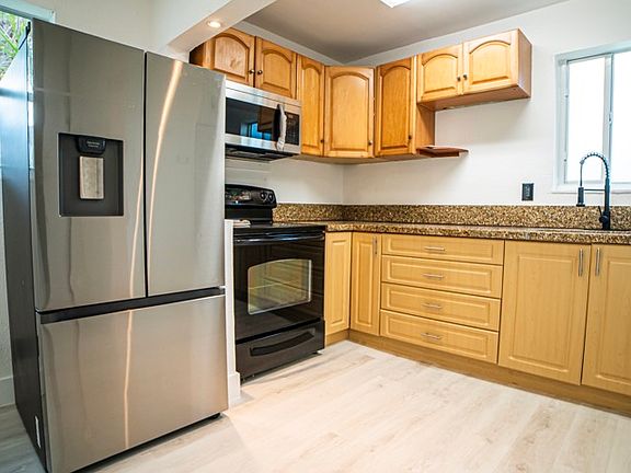 3rd image of 412 Columbus Pkwy #1-02