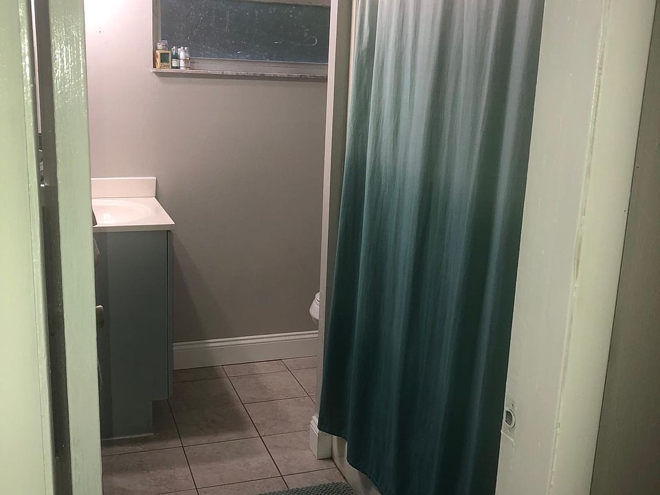 1st image of 2765 Eaglerock St NE