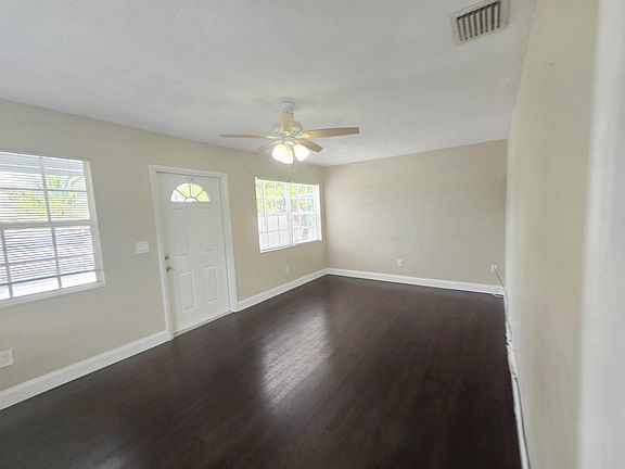 3rd image of 328 N E Street
