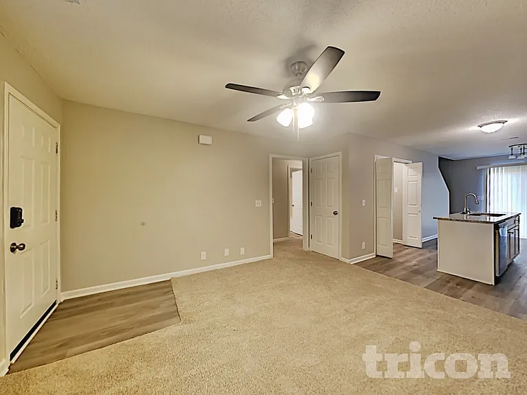 5020 Boyd Dr — Photo 2