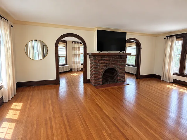 2 bed, 1200 sqft, $1,950 — Photo 2