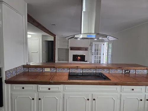 205 W Ash Ln Photo 1