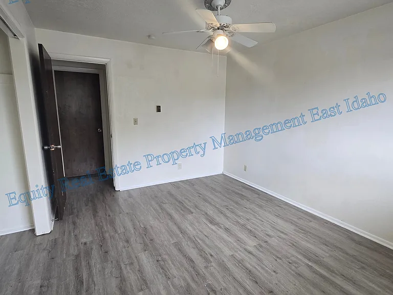 ID - 848, 852, 854, 856 Bryan Rd - LB - 854 — Photo 14
