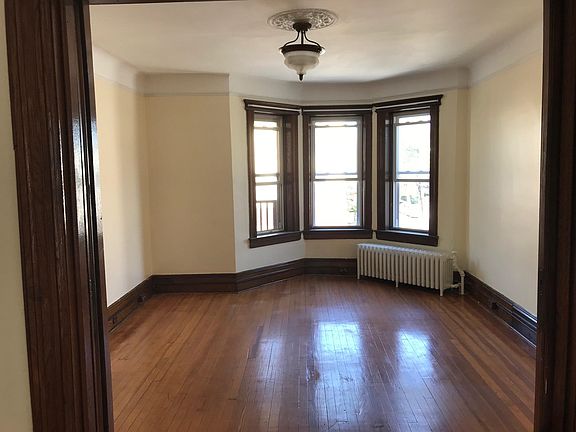 4th image of 32 Concord St