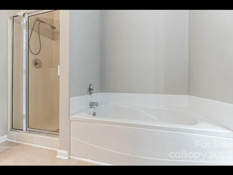 7811 Lennoxshire Ln — Photo 3