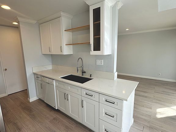 4th image of 6000 Canterbury Dr