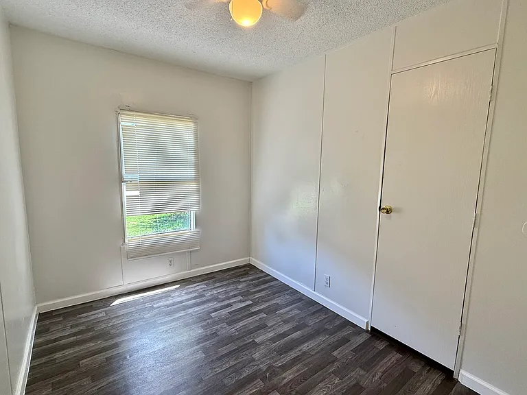 521 E Veterans Memorial Blvd #327 — Photo 16